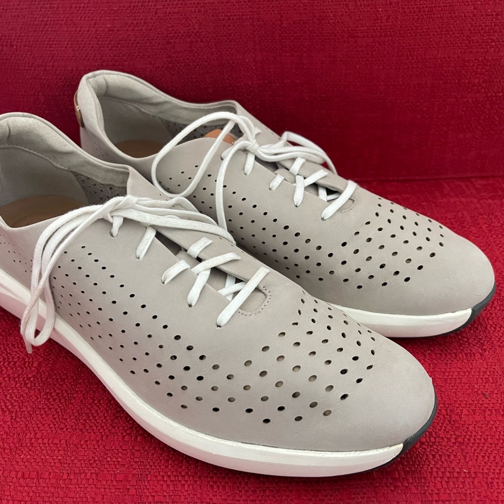 Clarks Un Rio Tie Stone Nubuck Sneakers women’s size 9.5